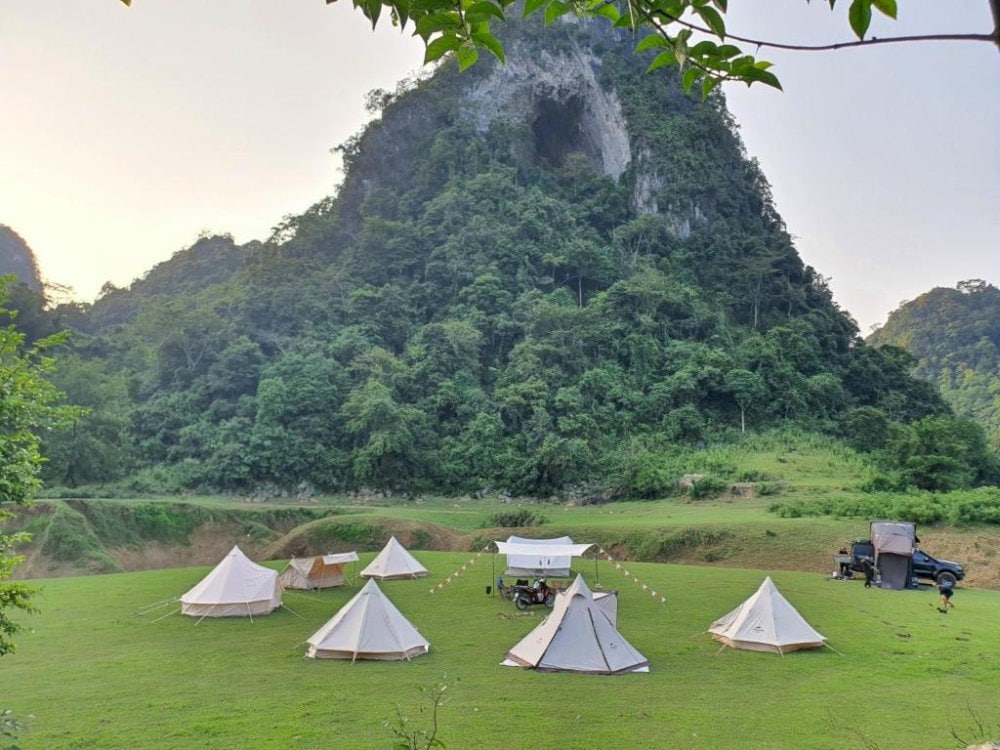 The flat terrain makes it easy to pitch tents, even for first-time campers